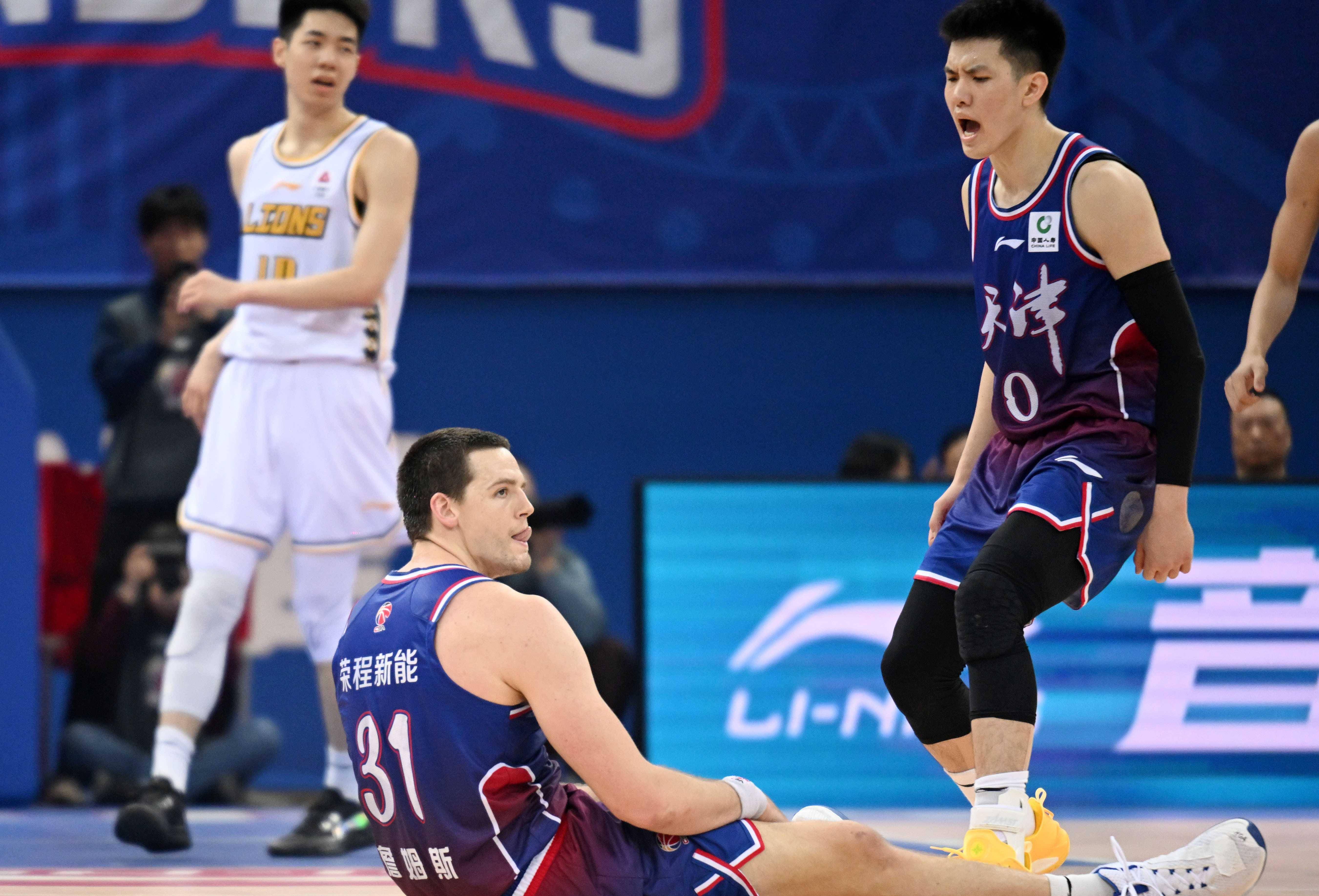 天津男篮勇夺关键胜利，实现逆袭晋级之路