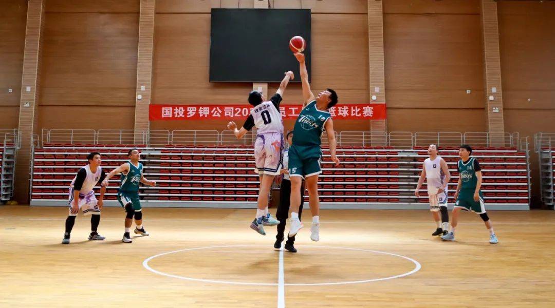 实力球员技艺高超，场上表现完美获得百分百支持