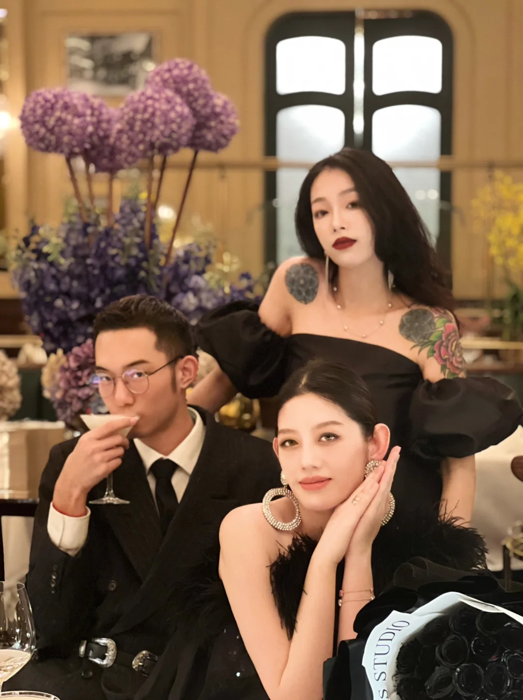 包含精彩绝伦！国际豪门展开激烈较量，胜负难料的词条