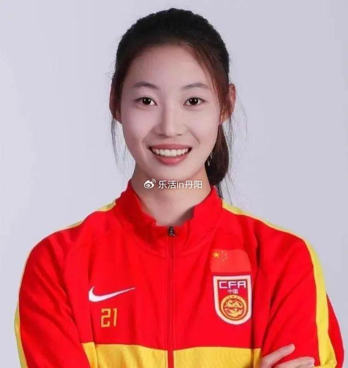国家女足球员荣获最佳进球奖！