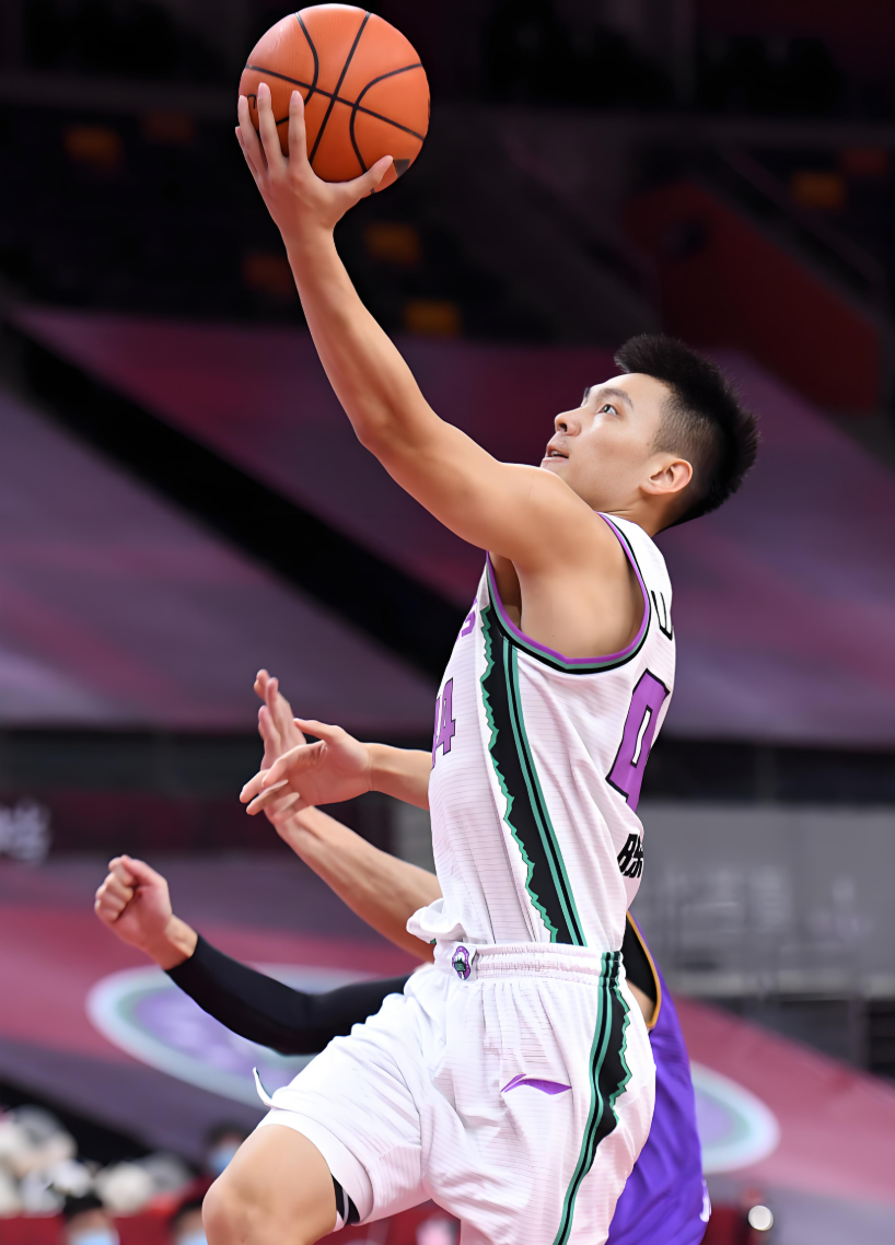 云南男篮击败对手，继续向前