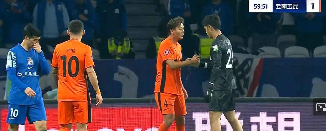 北京建业战平上海申花,互有进攻不占上风 北京建业战平上海申花,互有进攻不占上风