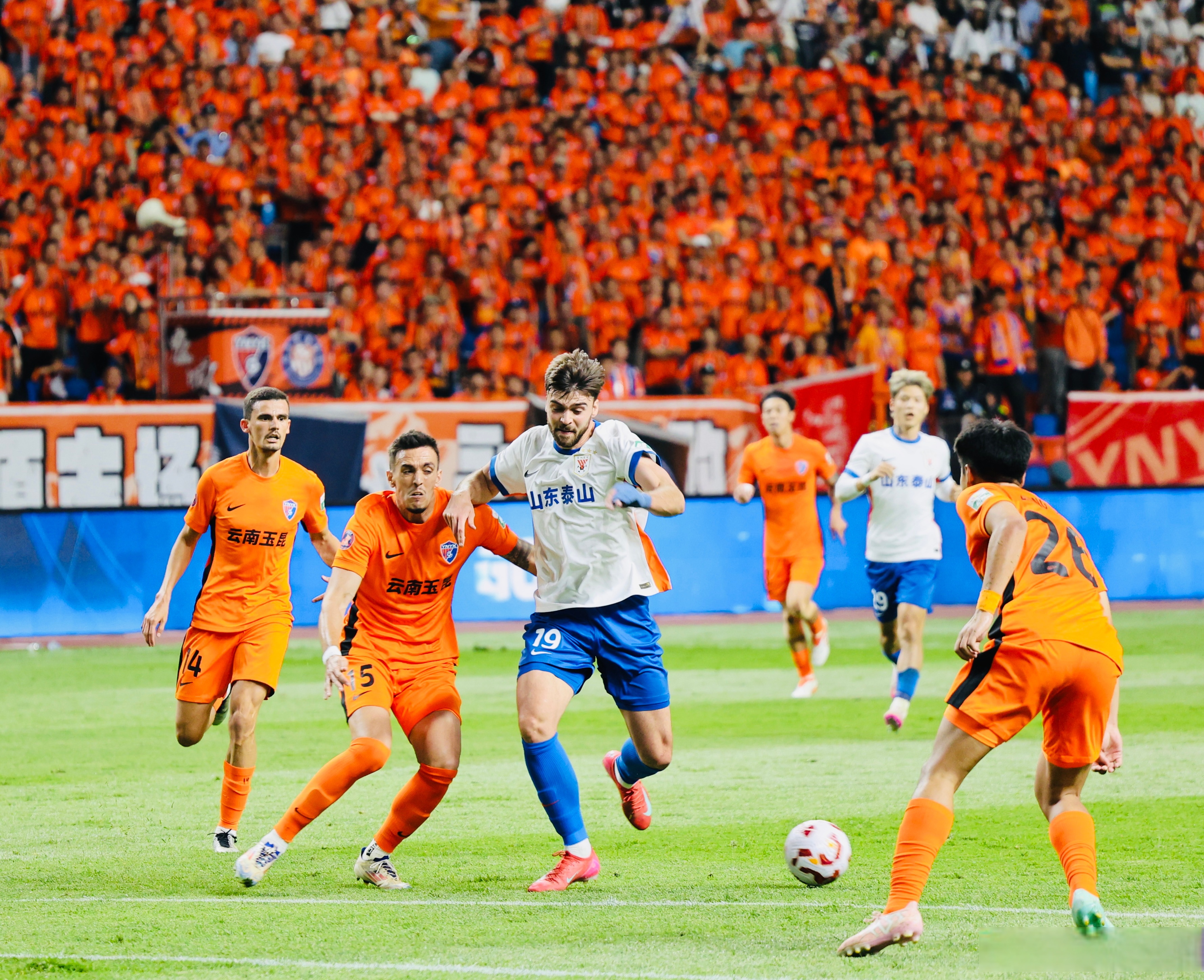 激烈比赛即将展开,双方备战充分 激烈比赛即将展开,双方备战充分