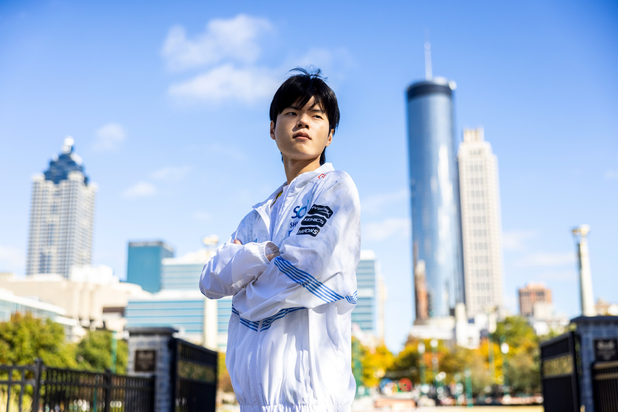 KT力克BRO，Chovy极限生还后反打峡谷大战全球总决赛，让粉丝疯狂欢呼