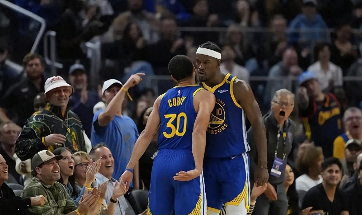 勇士大胜黄蜂,库里砍下30+9+9 勇士大胜黄蜂,库里砍下30+9+9