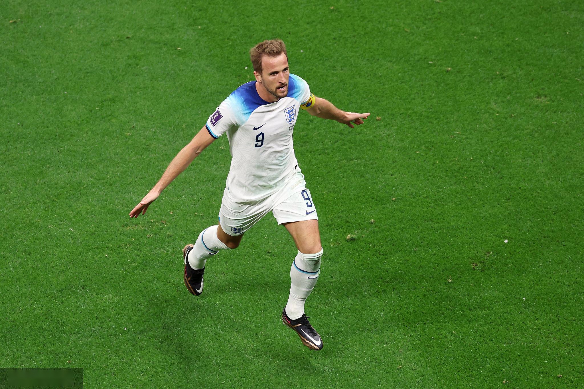 英格兰前锋凯恩获得欧洲杯最佳射手奖 英格兰前锋凯恩获得欧洲杯最佳射手奖