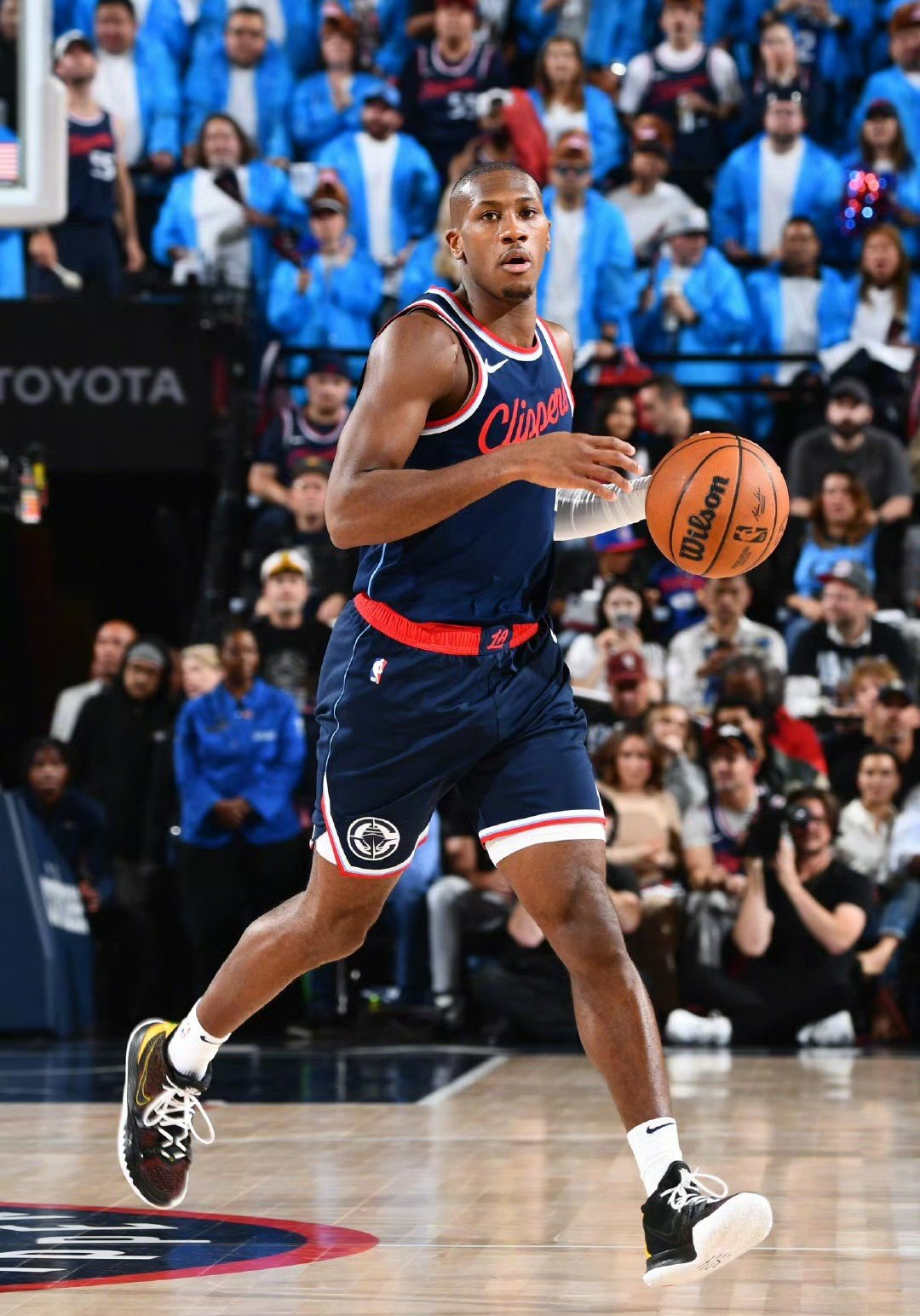 快船队主帅因不满判罚遭罚款 快船队主帅因不满判罚遭罚款