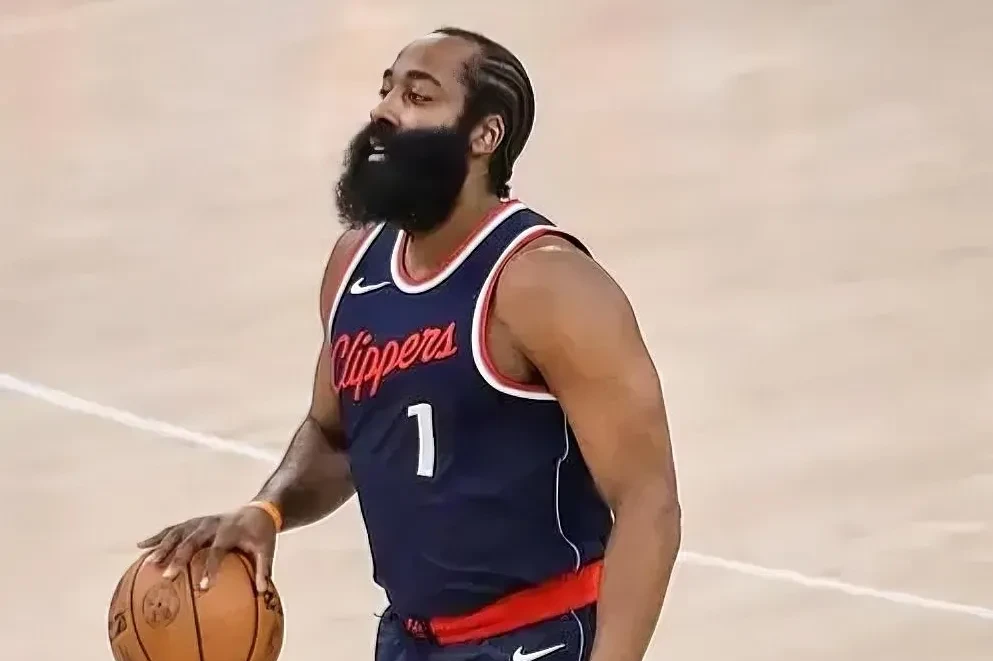 黄蜂横扫山猫詹姆斯哈登暴走的简单介绍