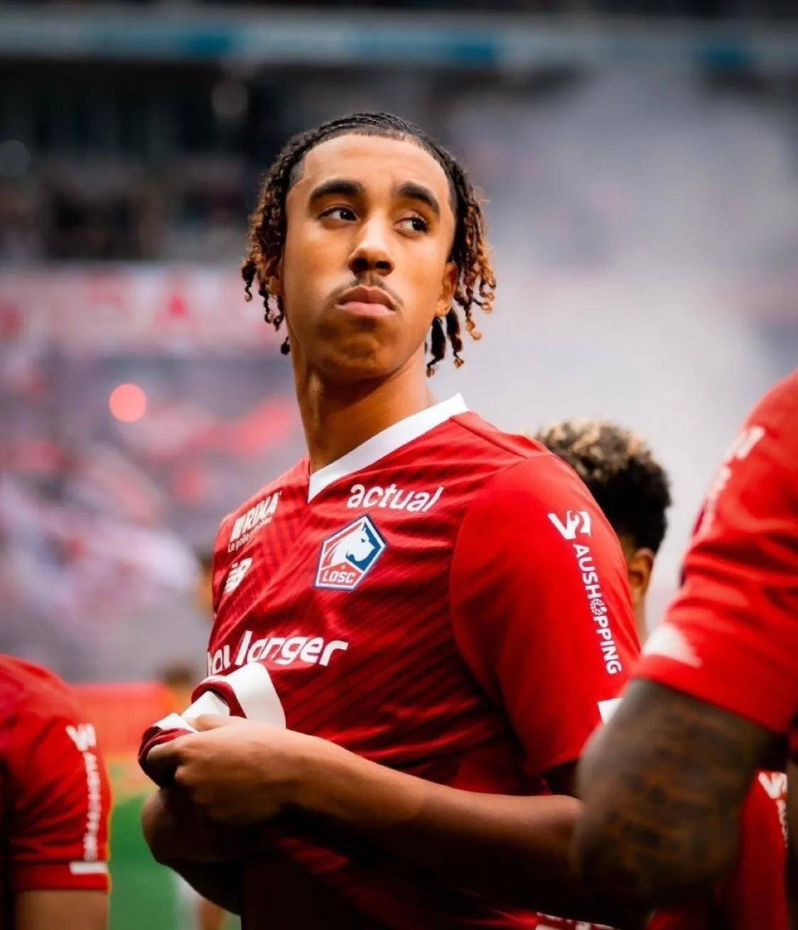 法甲球员个人表现优异，球迷瞩目的简单介绍