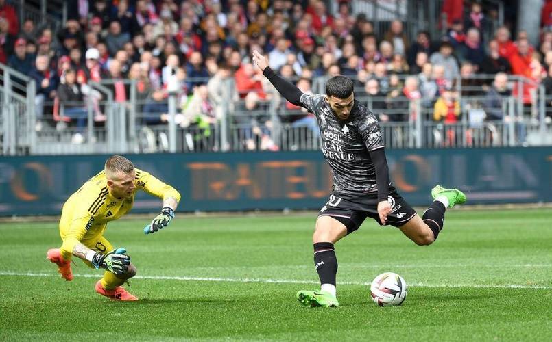 里尔在客场不敌梅斯,丧失领先优势 里尔在客场不敌梅斯,丧失领先优势