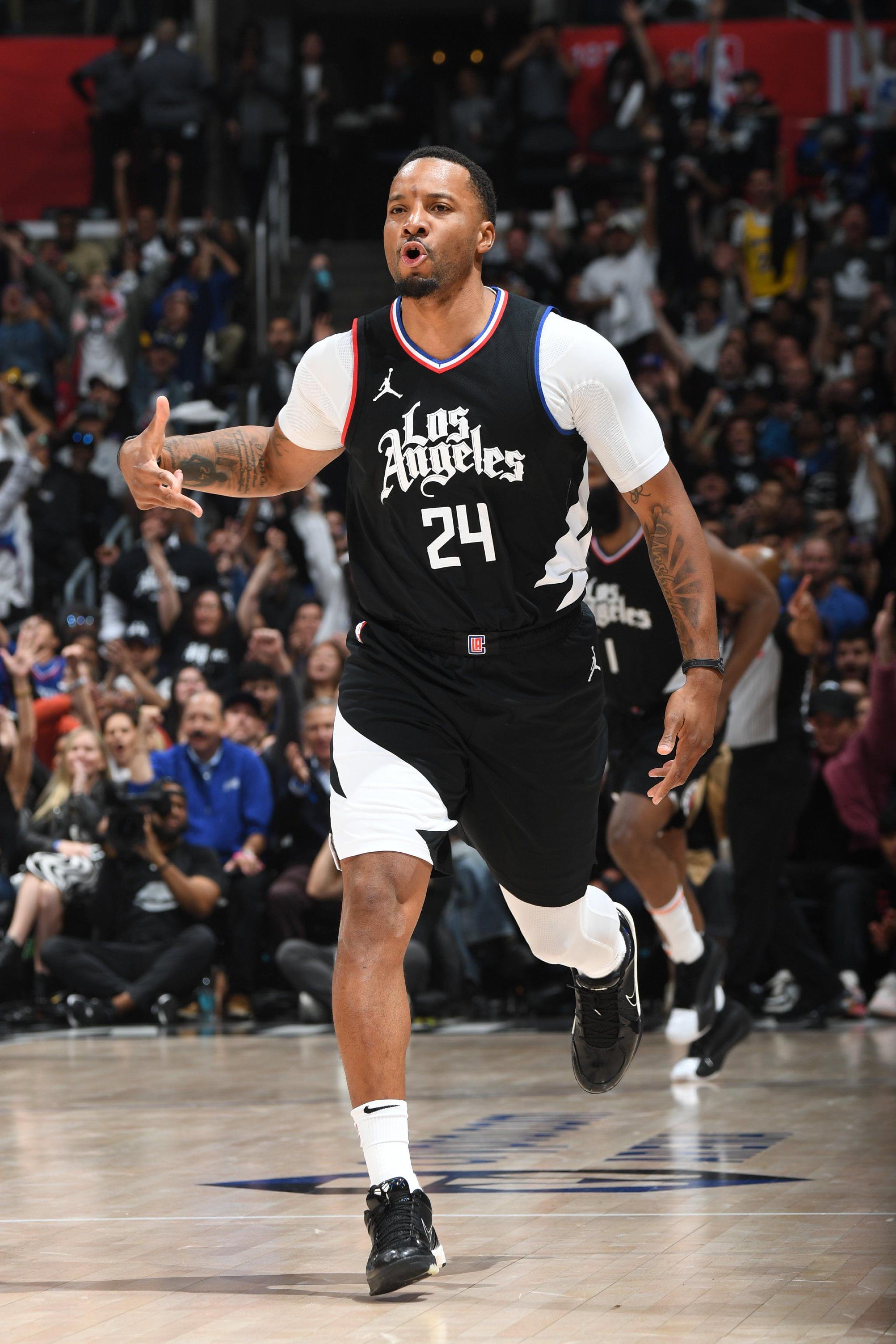 猛龙客场击败独行侠,莱昂纳德砍下分稳住胜利 猛龙客场击败独行侠,莱昂纳德砍下分稳住胜利