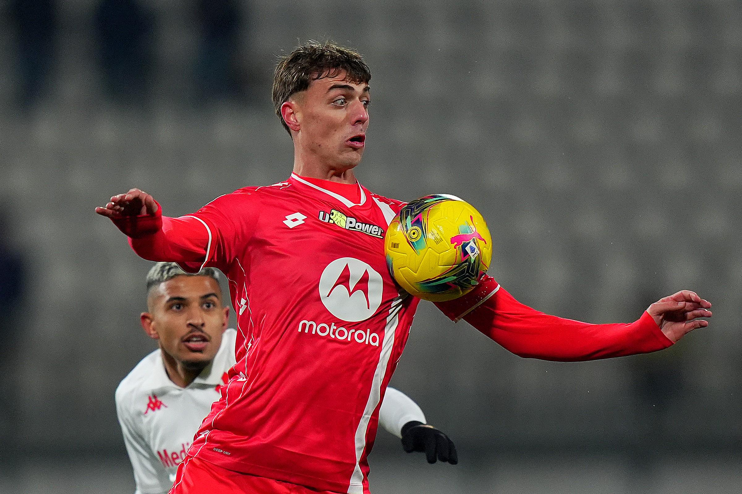 罗马尼亚运动员在比赛中创造历史