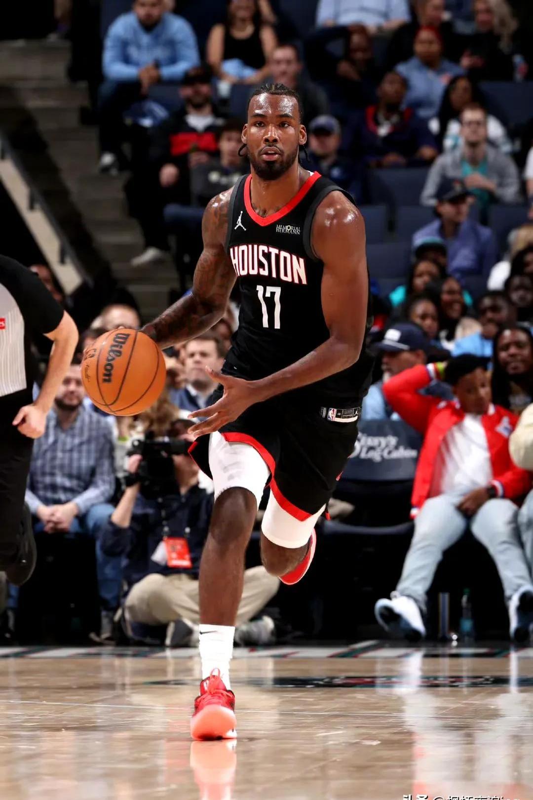 火箭队球员因伤病退出季后赛,实力受到严重打击 火箭队球员因伤病退出季后赛,实力受到严重打击