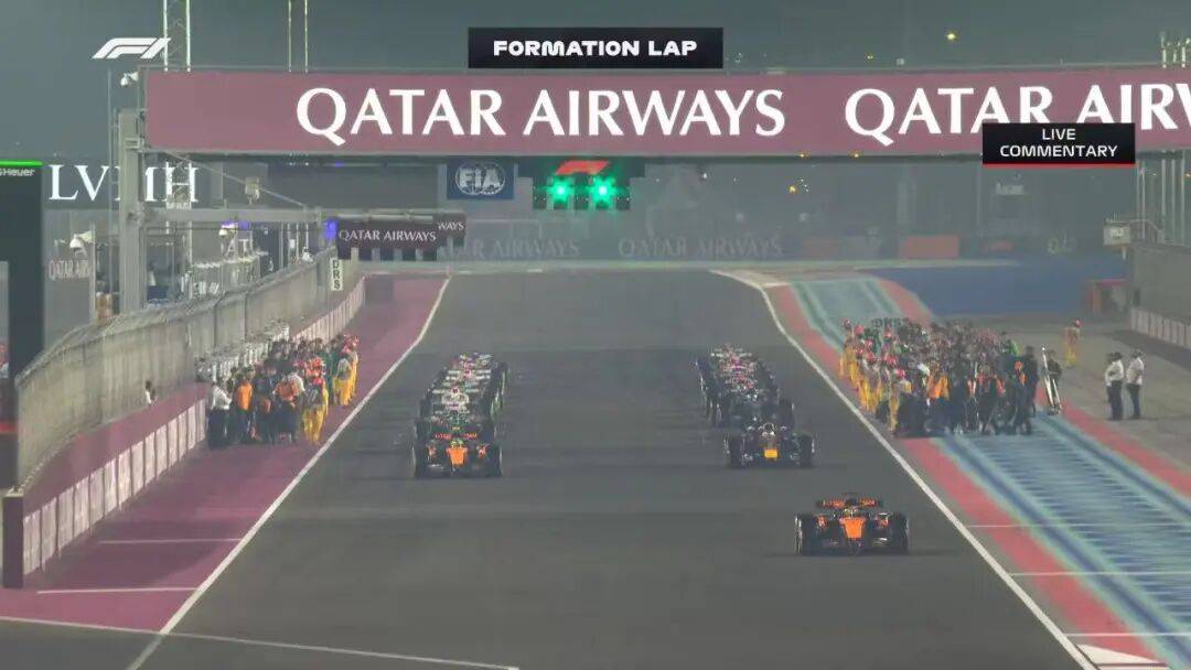 关于雷诺车队鏖战威廉姆斯，维斯塔潘统治全场的信息