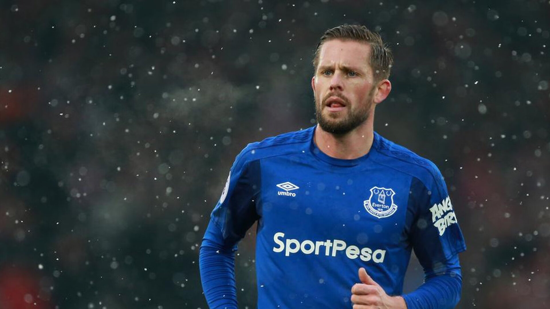 唯一性的交响，当英超争冠焦点战与鹈鹕击溃上海队共铸体育传奇