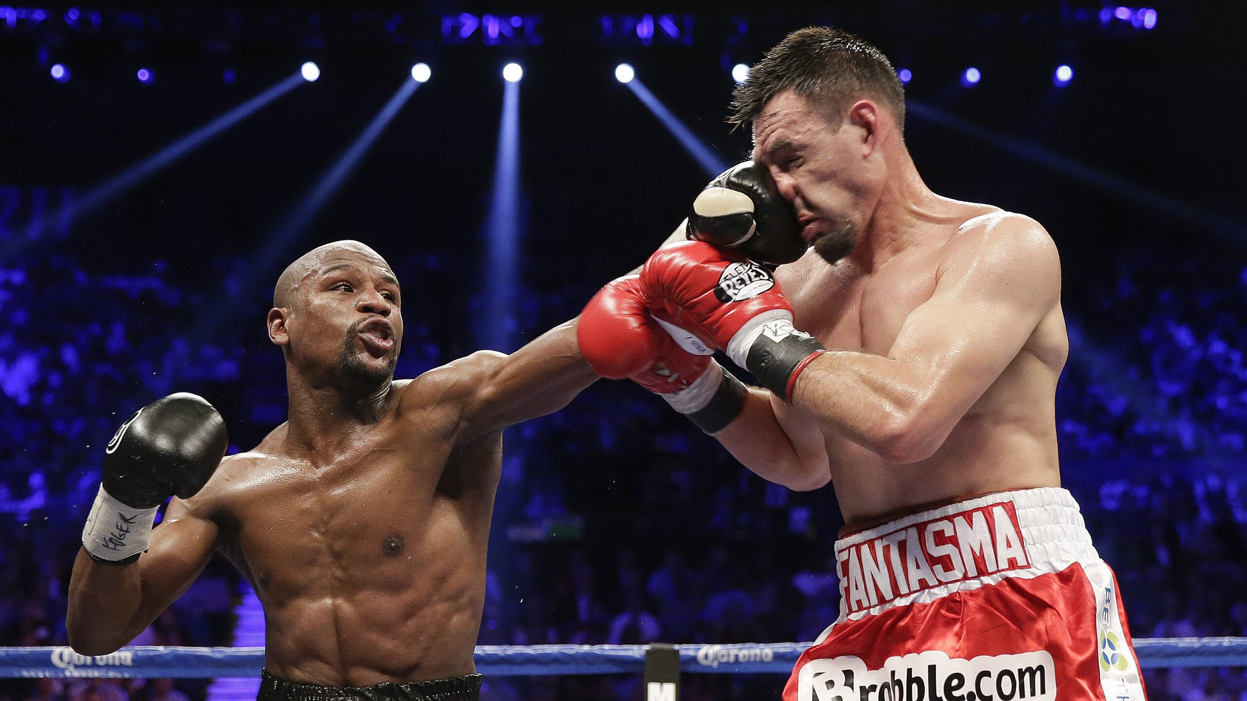 F1街道赛之夜,当利拉德在轰鸣中听见篮球的心跳